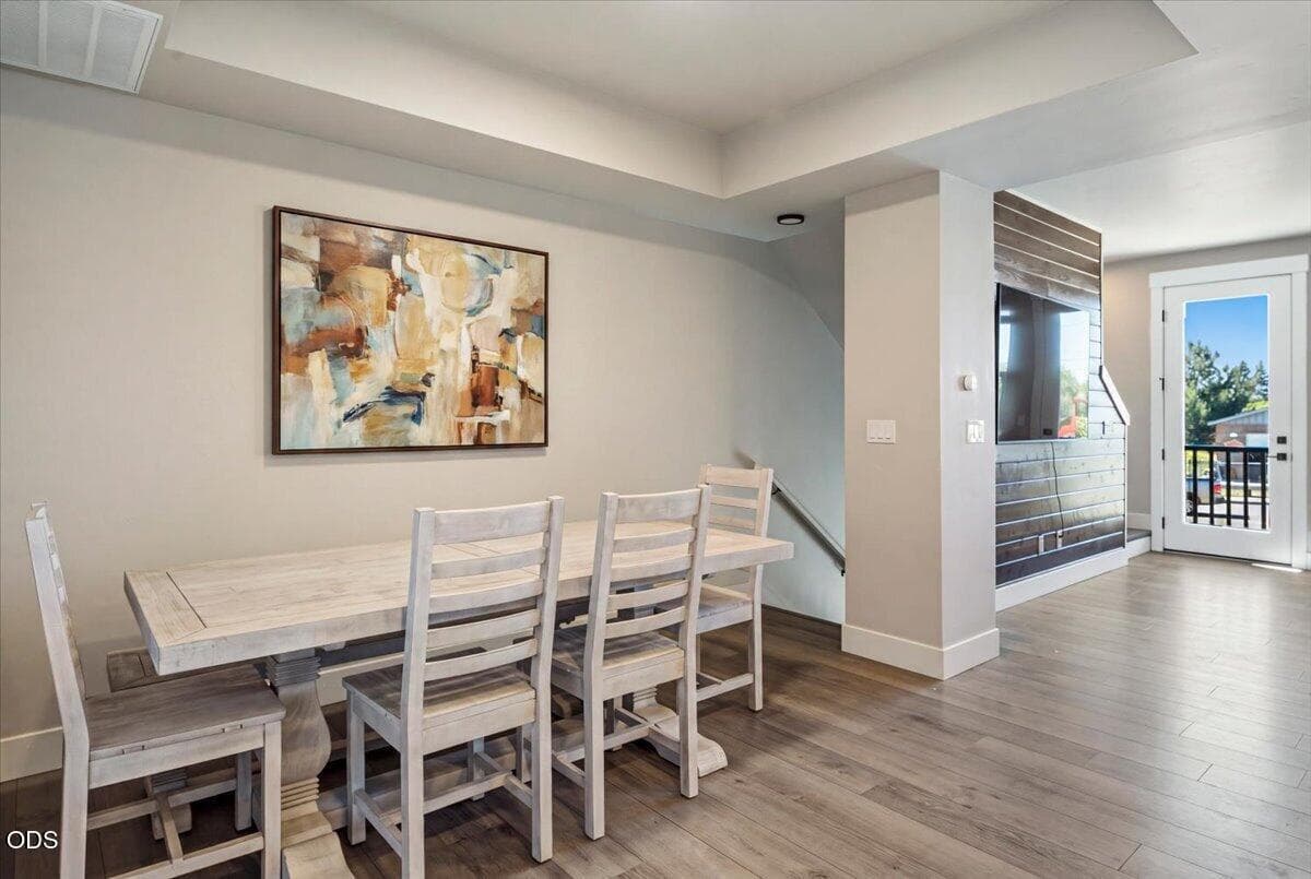 Photo of 20534 Empire Avenue 13 of 31
