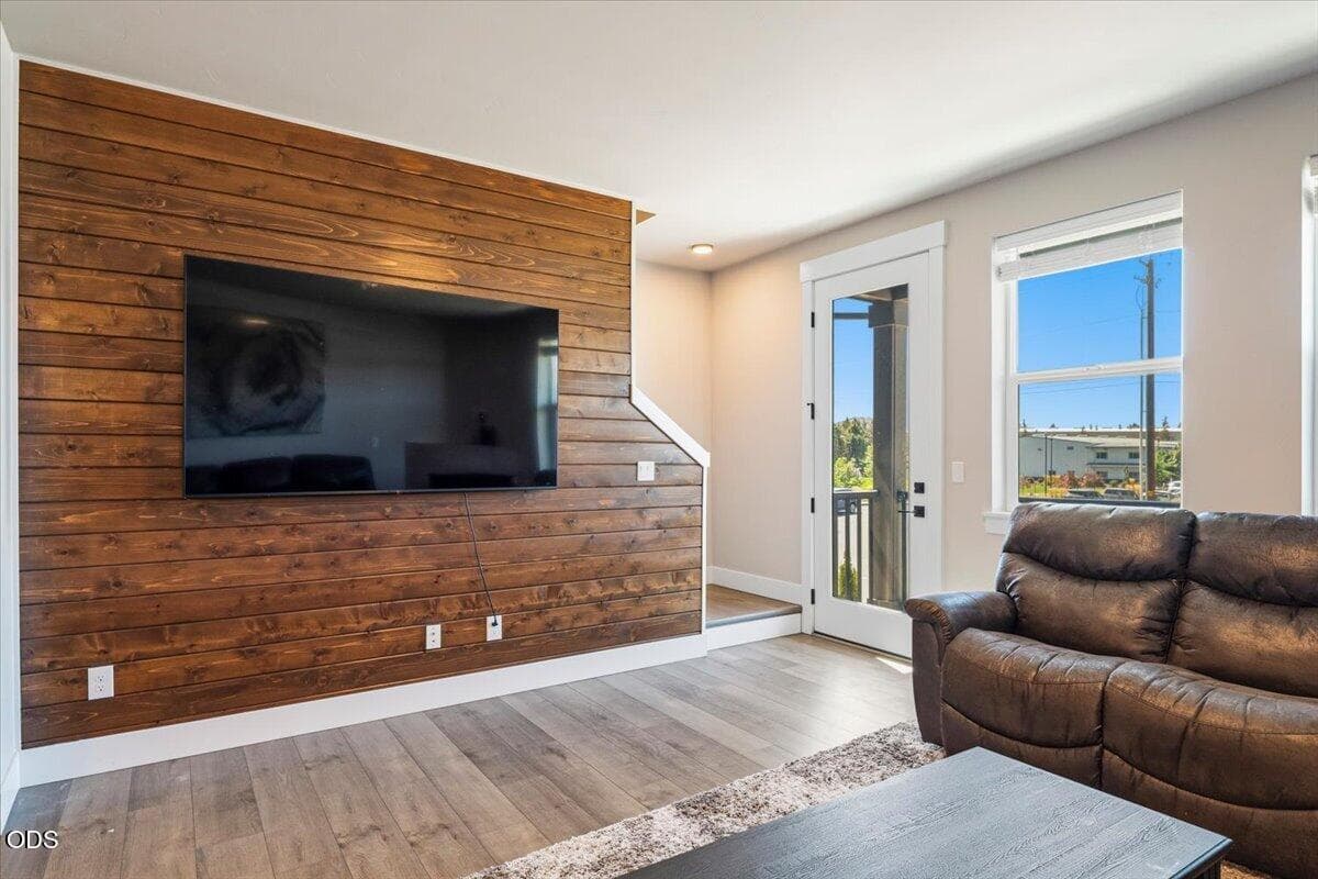 Photo of 20534 Empire Avenue 15 of 31