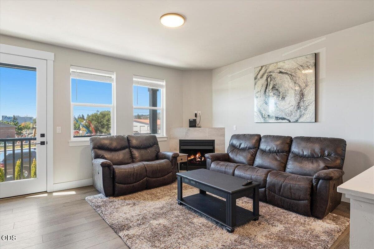 Photo of 20534 Empire Avenue 17 of 31