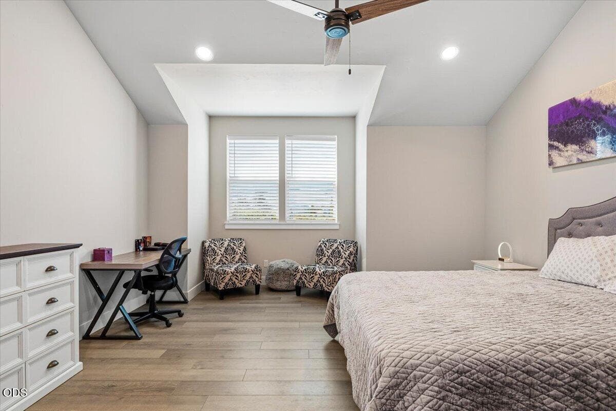 Photo of 20534 Empire Avenue 25 of 31