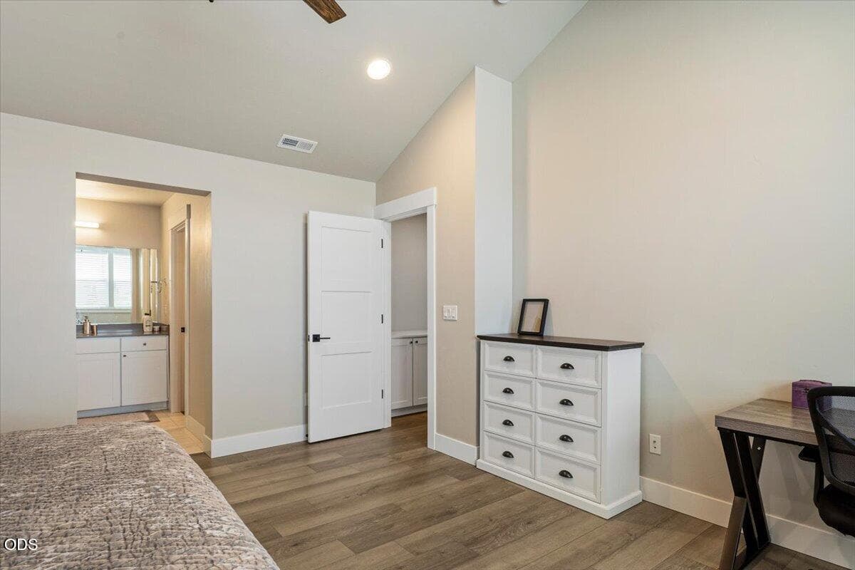 Photo of 20534 Empire Avenue 26 of 31