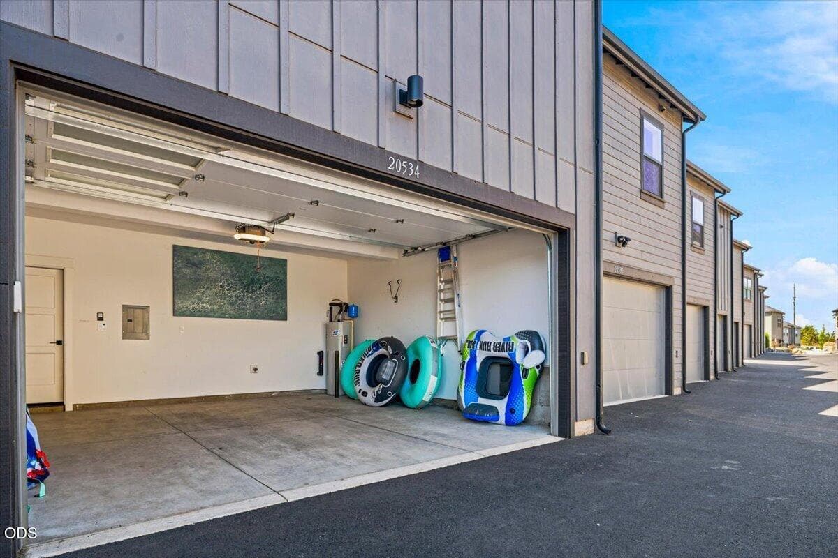 Photo of 20534 Empire Avenue 31 of 31