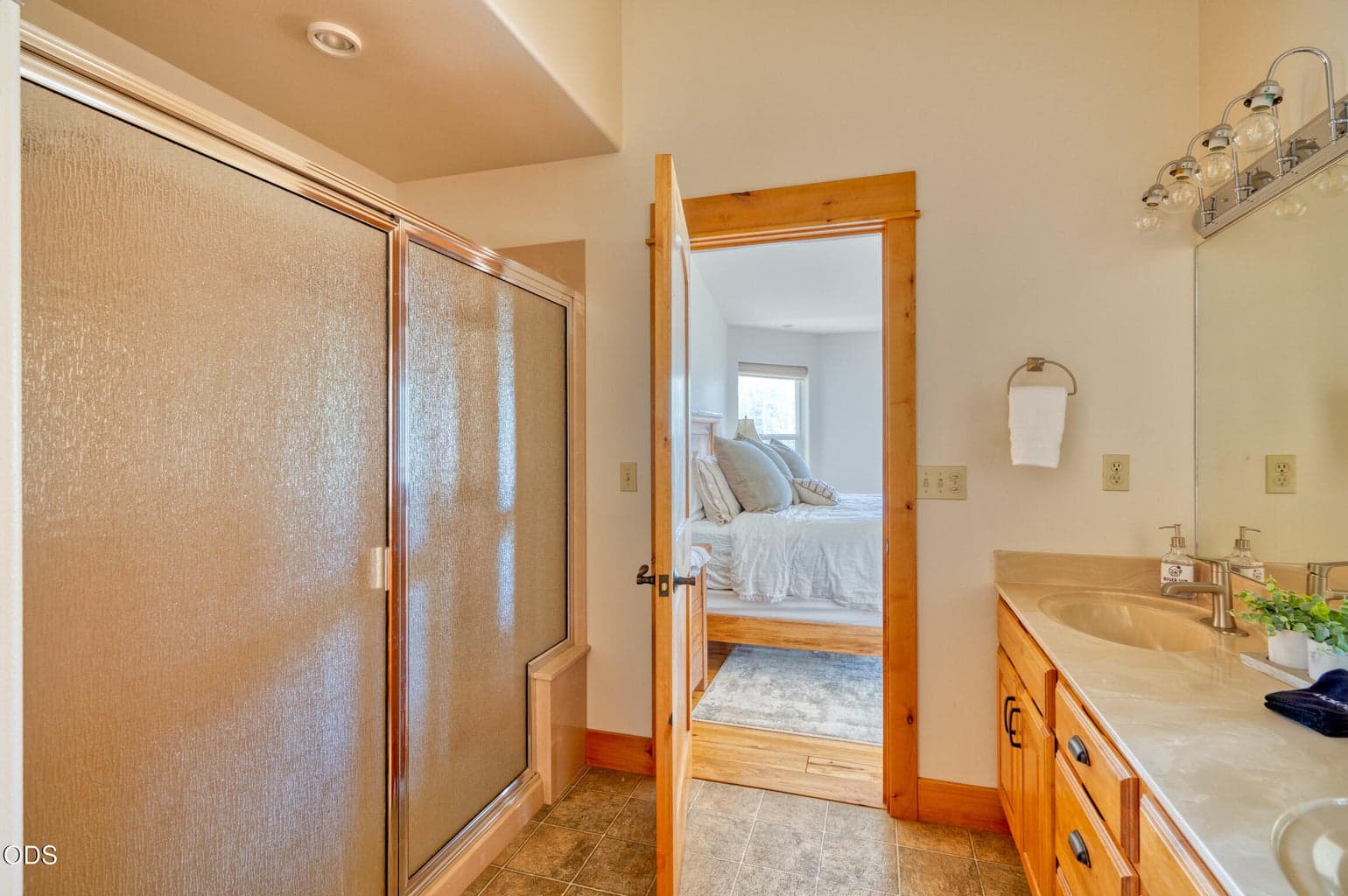 Photo of 17051 Upland Road 18 of 39