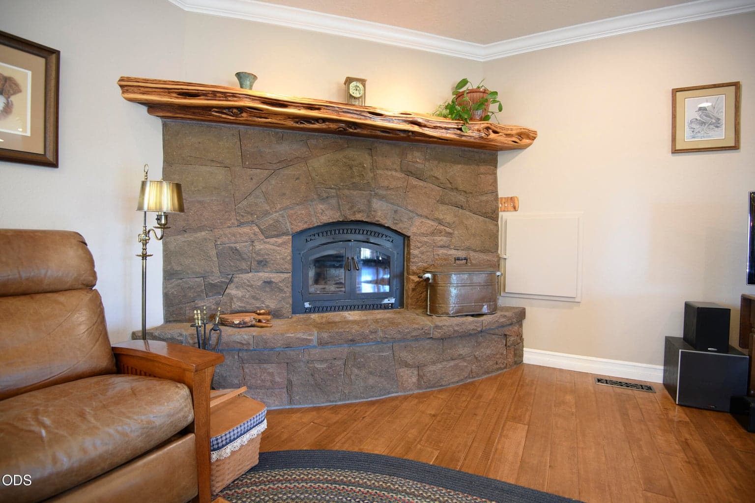Juniper log mantle