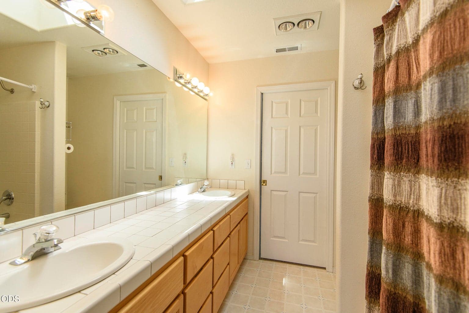 Jack & Jill Bath; connecting BR #1 & BR #2