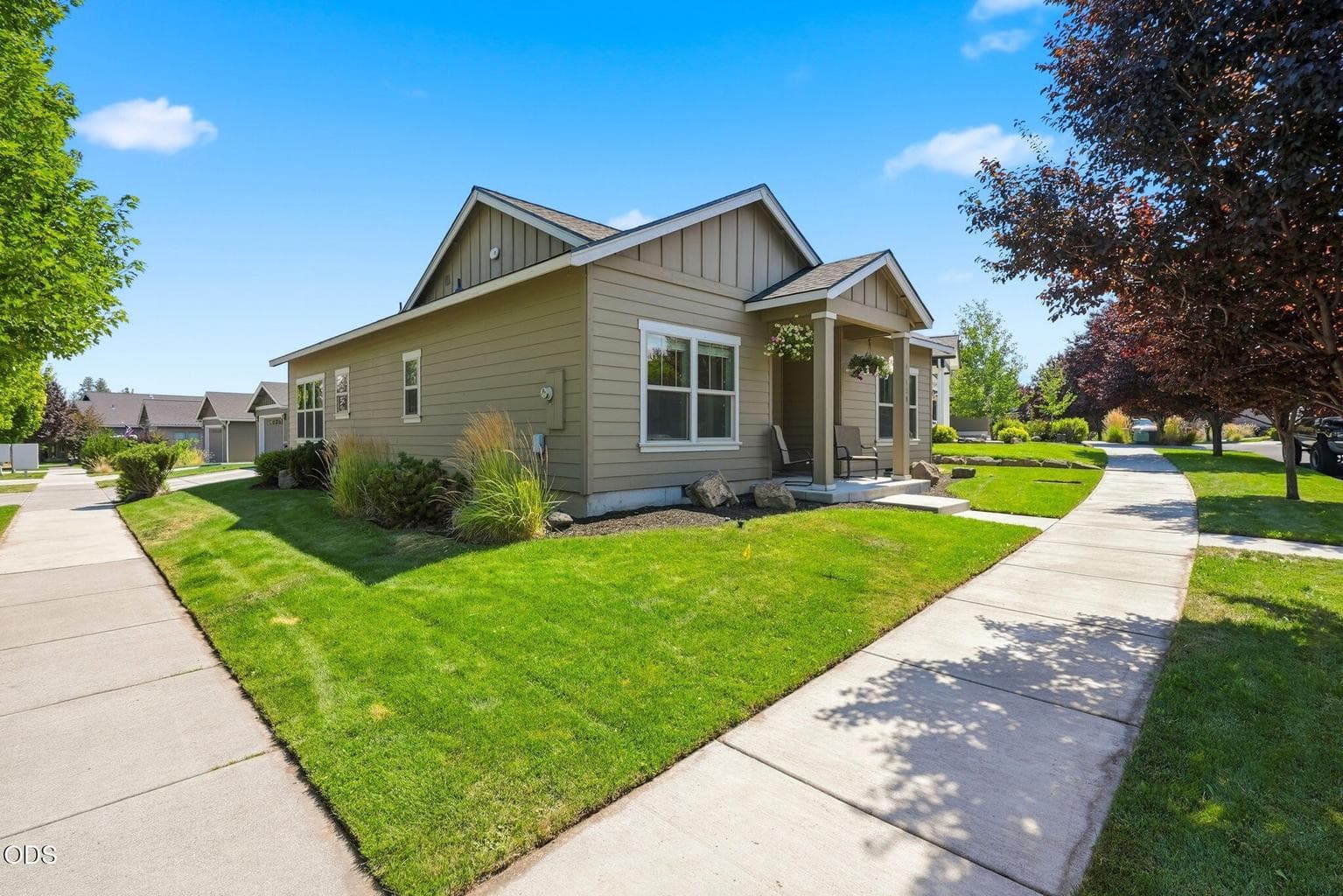 Photo of 61420 SE Lana Way 2 of 32