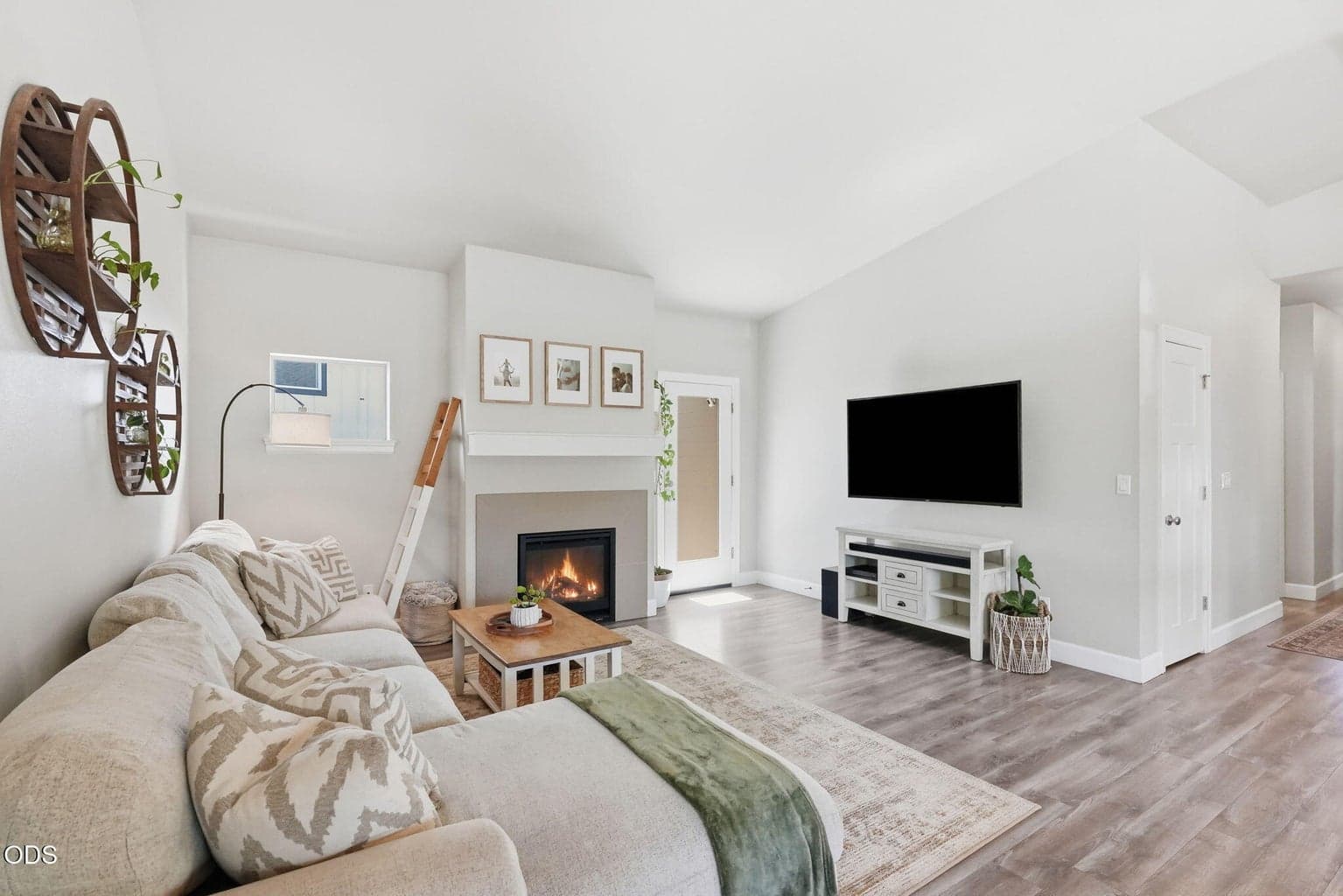 Photo of 61420 SE Lana Way 7 of 32