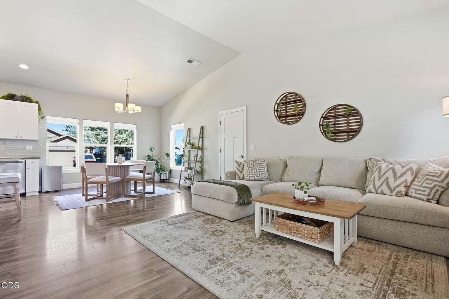 Photo of 61420 SE Lana Way 9 of 32