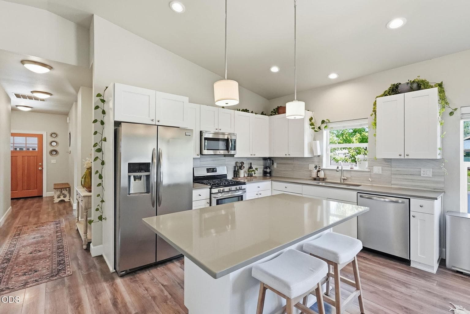 Photo of 61420 SE Lana Way 11 of 32