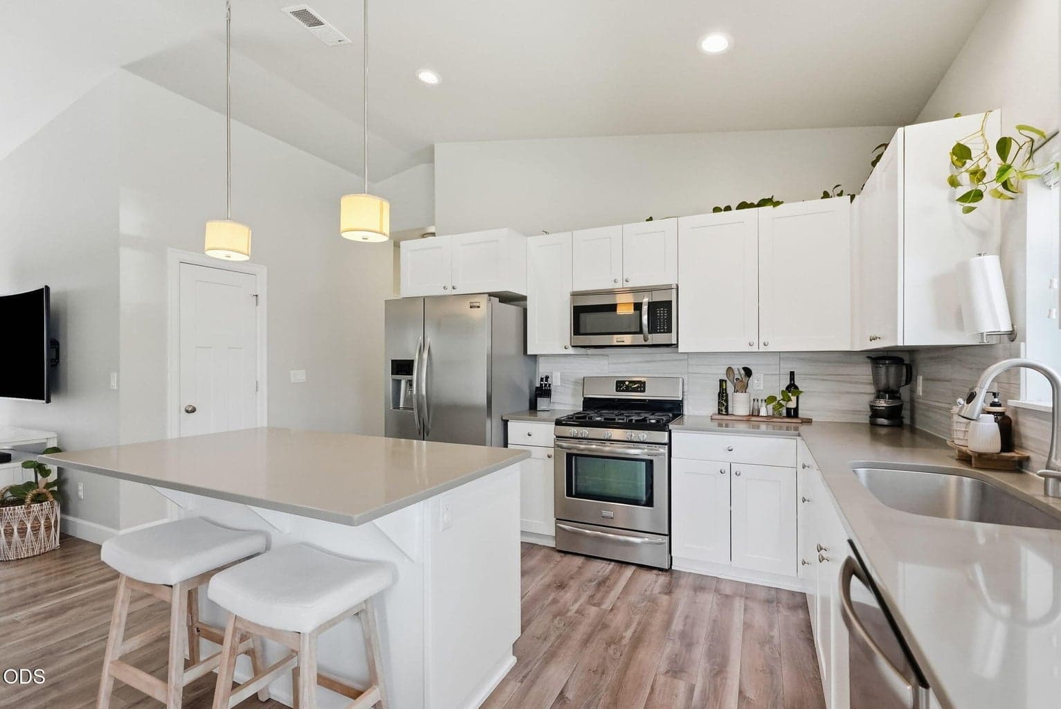 Photo of 61420 SE Lana Way 12 of 32