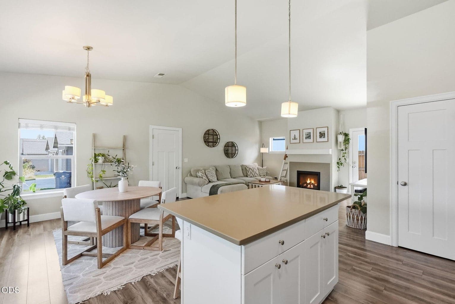 Photo of 61420 SE Lana Way 13 of 32