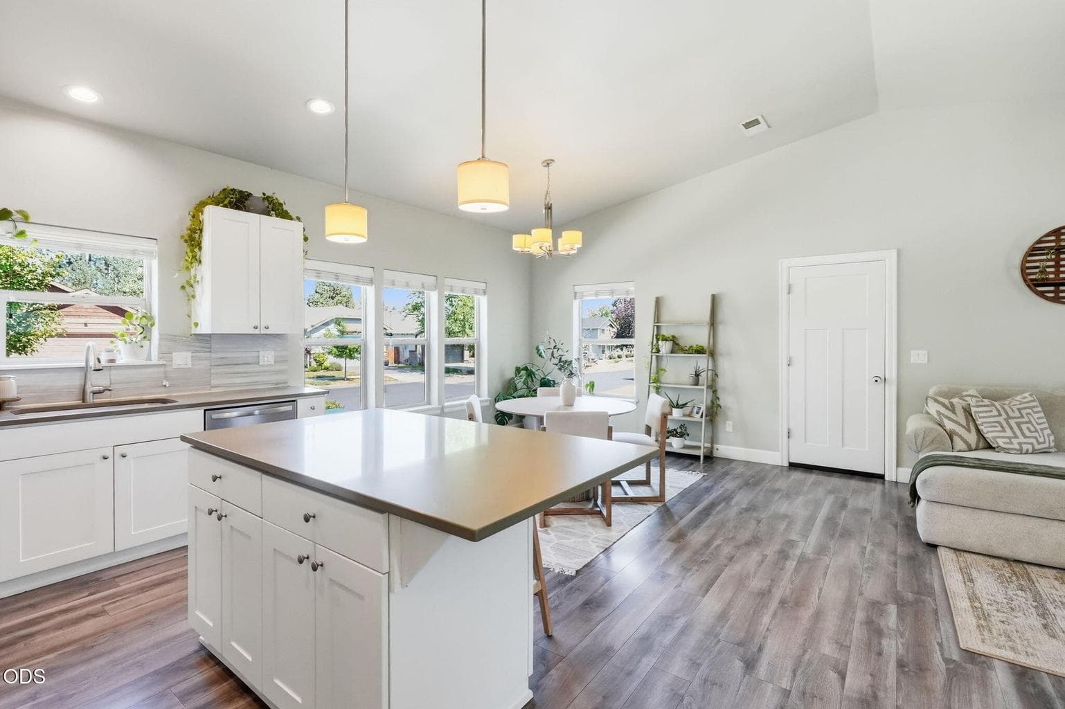 Photo of 61420 SE Lana Way 16 of 32