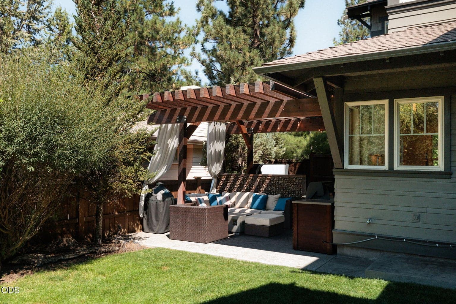 Fenced Backyard with Pet Privacy Fence, Outdoor Furniture, Gas BBQ and Firepit, Hot Tub