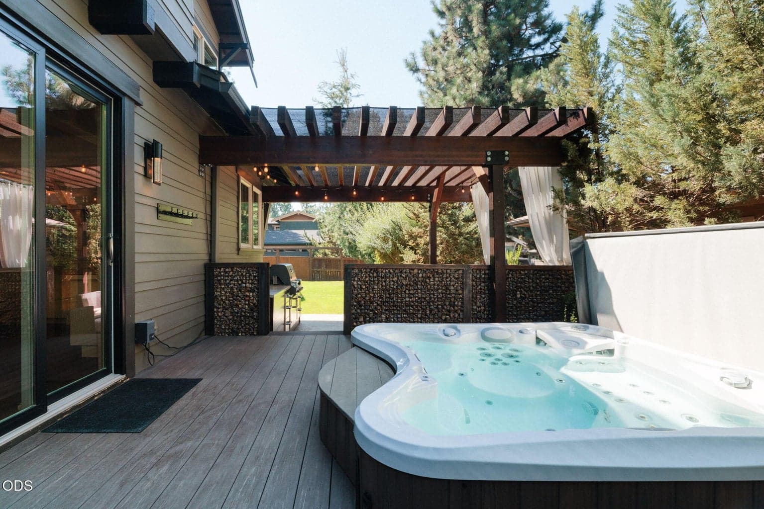 Fenced Backyard with Pet Privacy Fence, Outdoor Furniture, Gas BBQ and Firepit, Hot Tub
