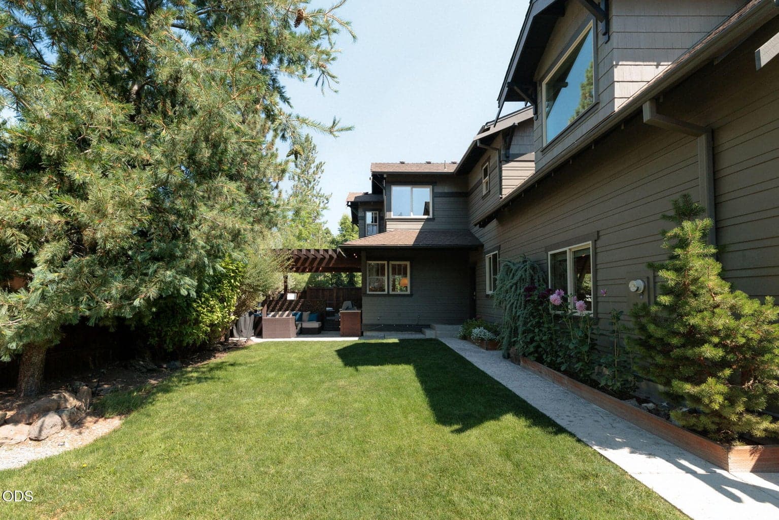 Fenced Backyard with Pet Privacy Fence, Outdoor Furniture, Gas BBQ and Firepit, Hot Tub