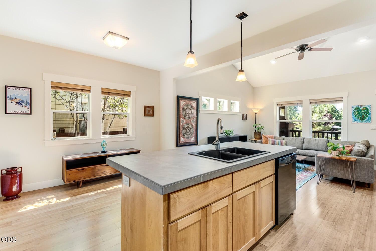 Photo of 740 NW Mount Washington Drive 12 of 27