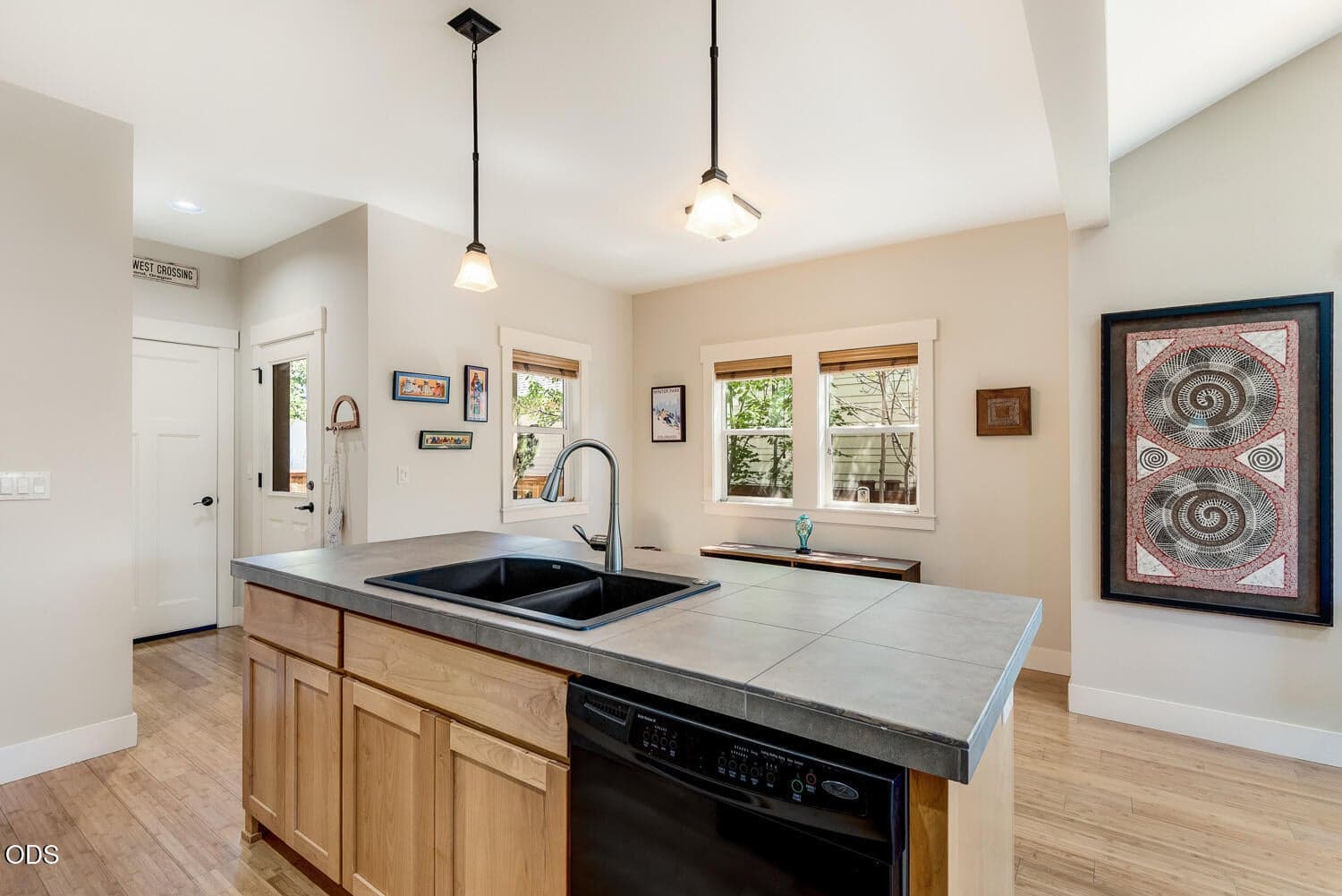 Photo of 740 NW Mount Washington Drive 13 of 27
