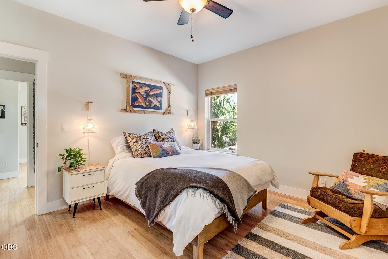 Photo of 740 NW Mount Washington Drive 16 of 27
