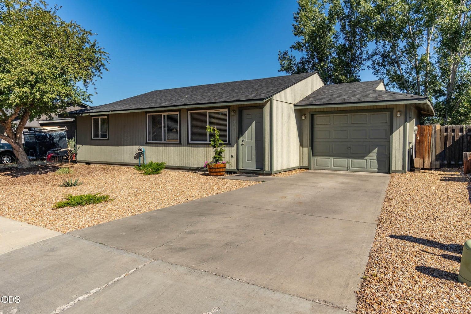 Photo of 3217 Quartz Avenue 3 of 20