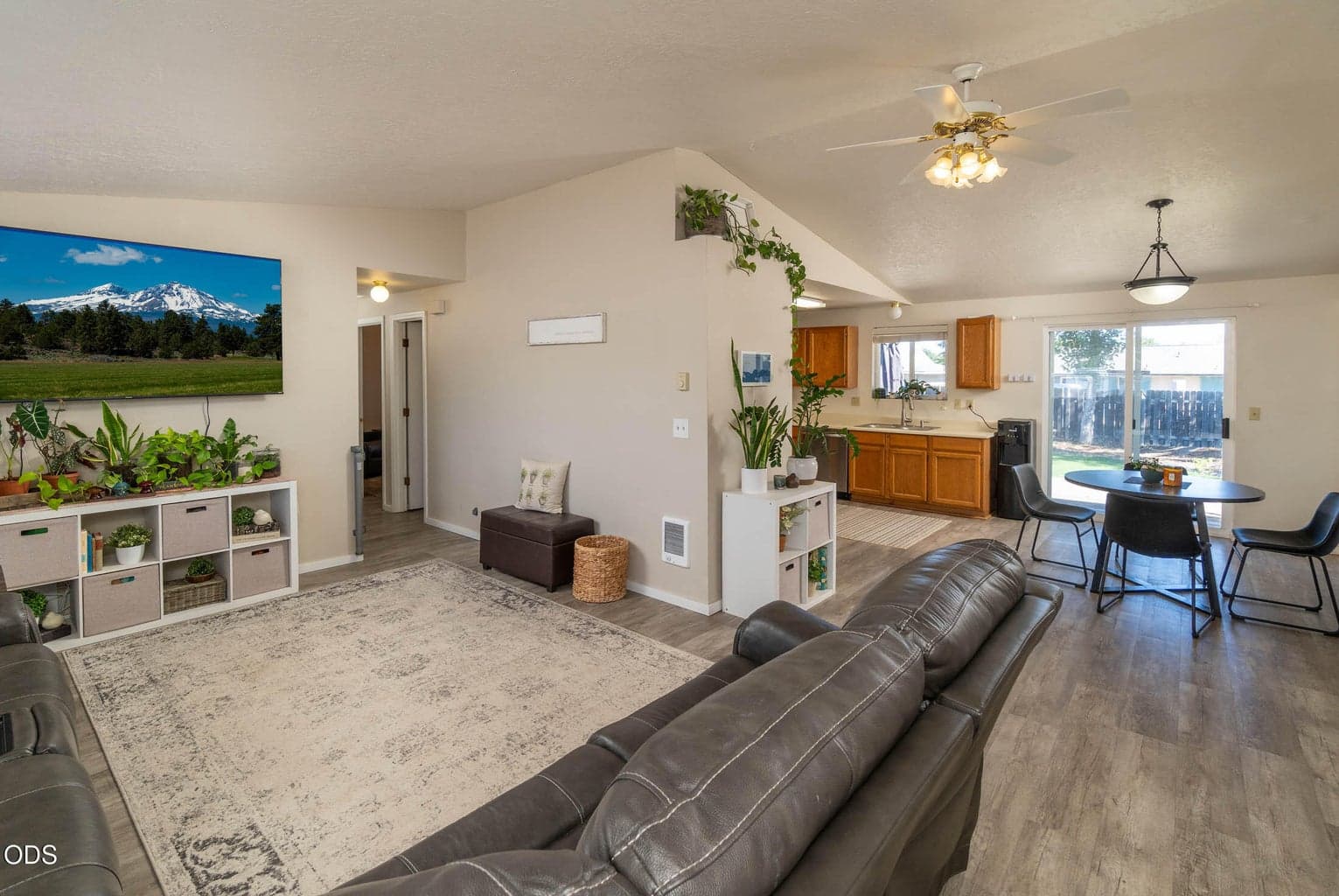 Photo of 3217 Quartz Avenue 5 of 20