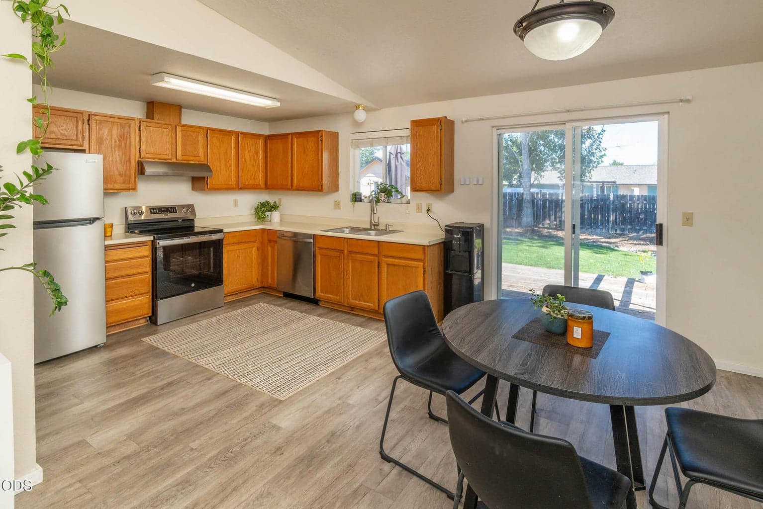 Photo of 3217 SW Quartz Avenue 6 of 20