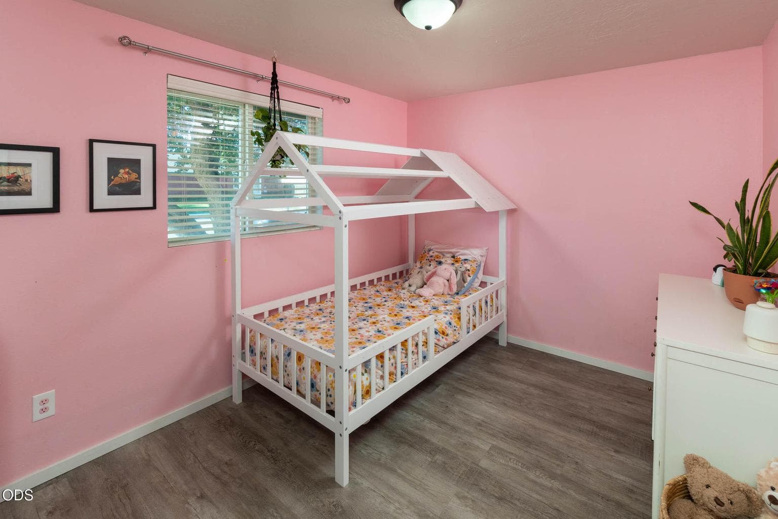 Photo of 3217 SW Quartz Avenue 11 of 20