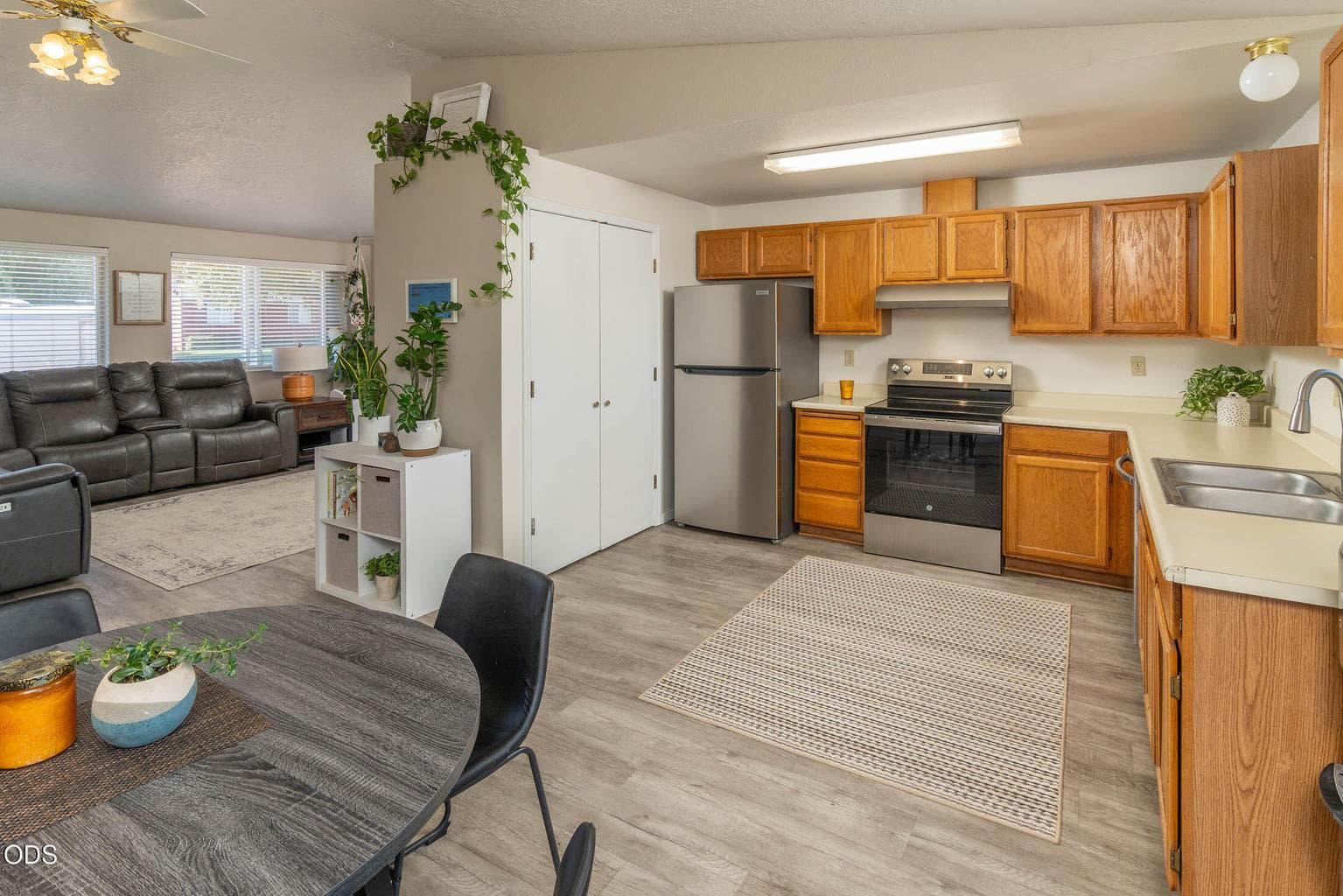 Photo of 3217 SW Quartz Avenue 8 of 20