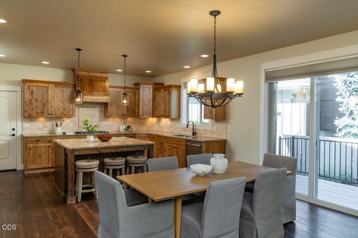 Photo of 60970 Woods Valley Place 9 of 39