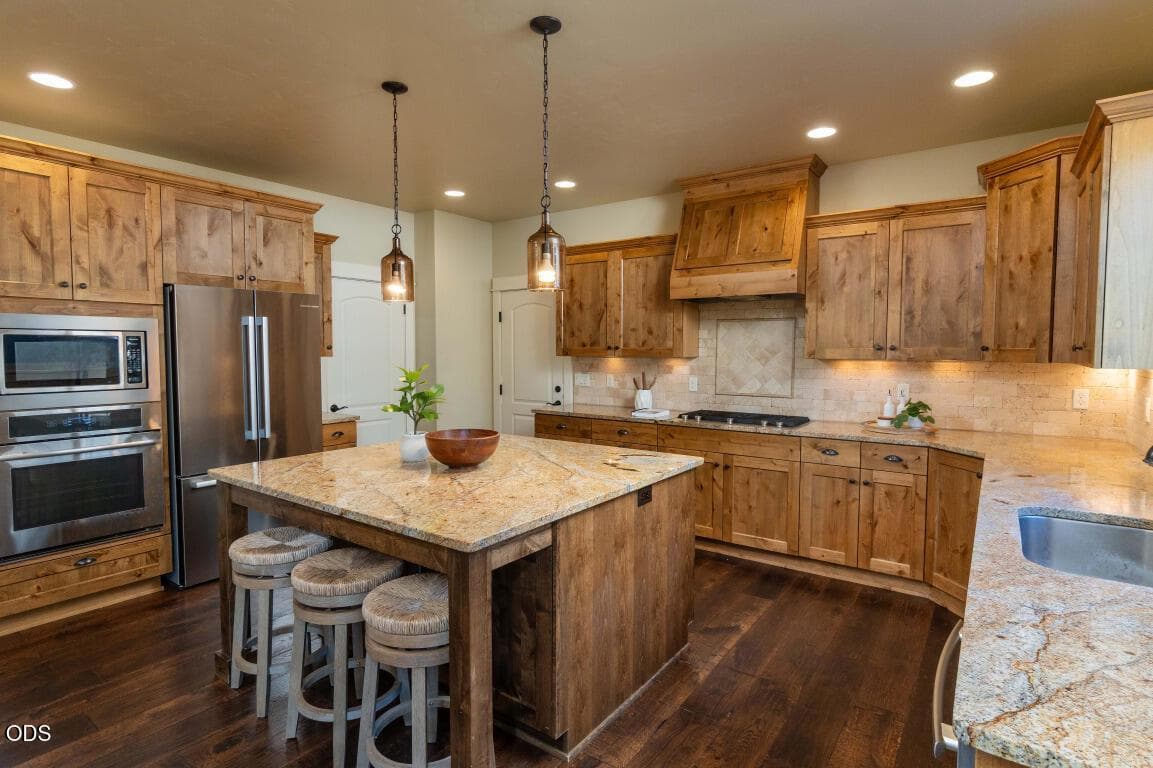 Photo of 60970 Woods Valley Place 10 of 39