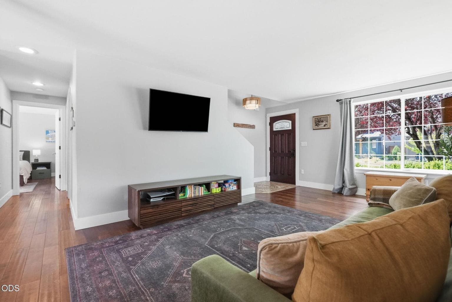 Photo of 2736 Rainier Drive 5 of 41
