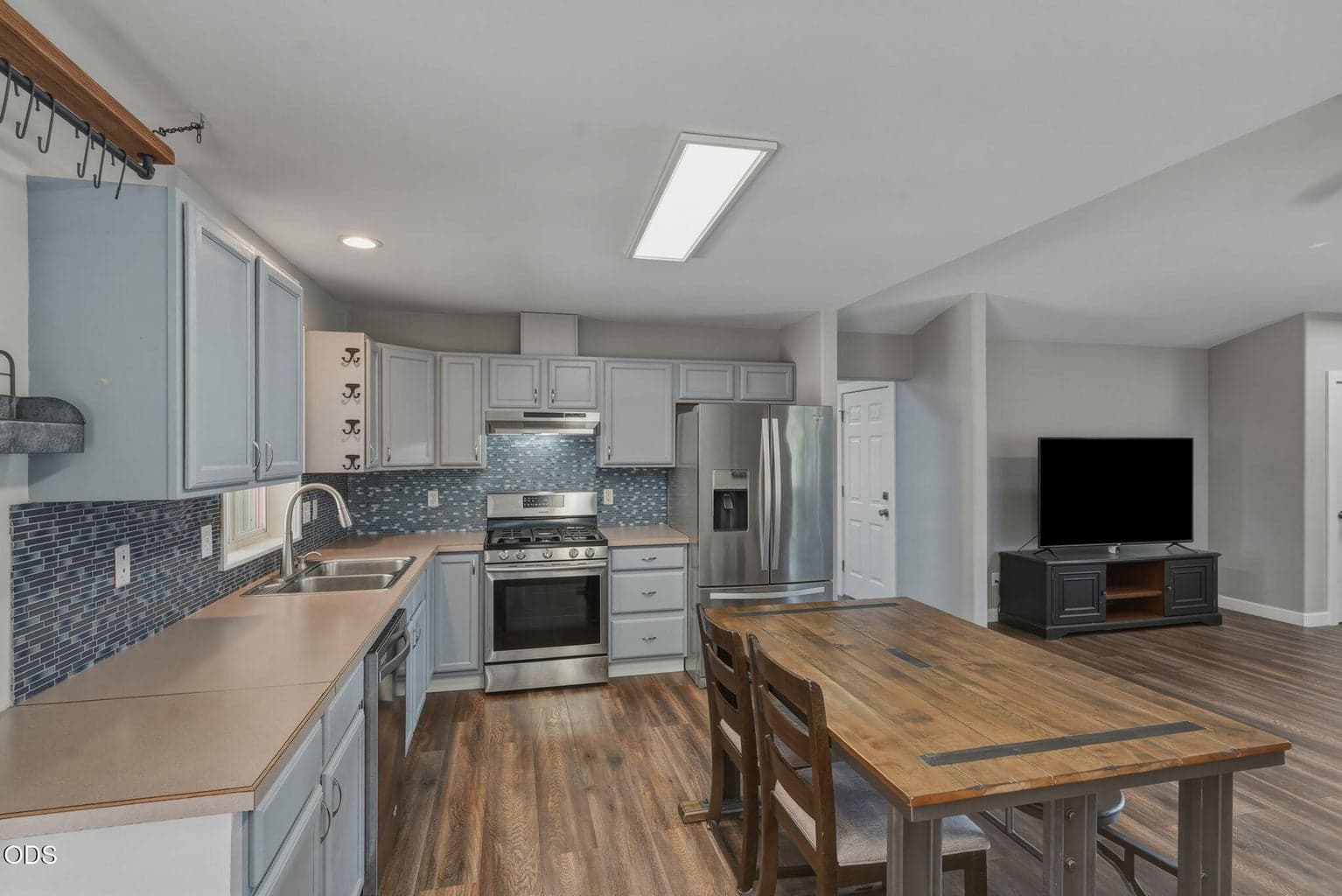 Photo of 2813 NE North Pilot Butte Drive 21 of 42