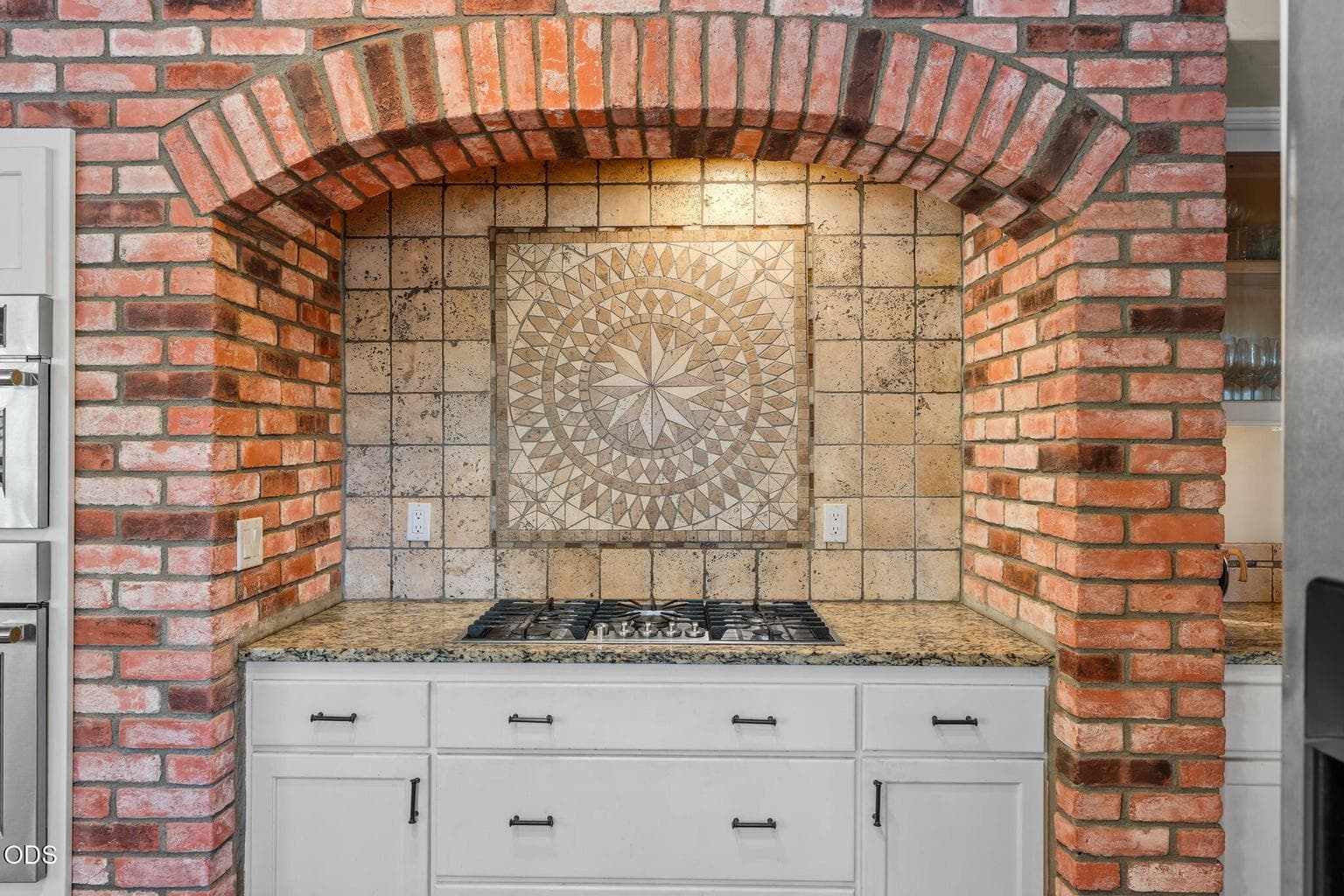 Photo of 1581 NW City Heights Drive 10 of 43