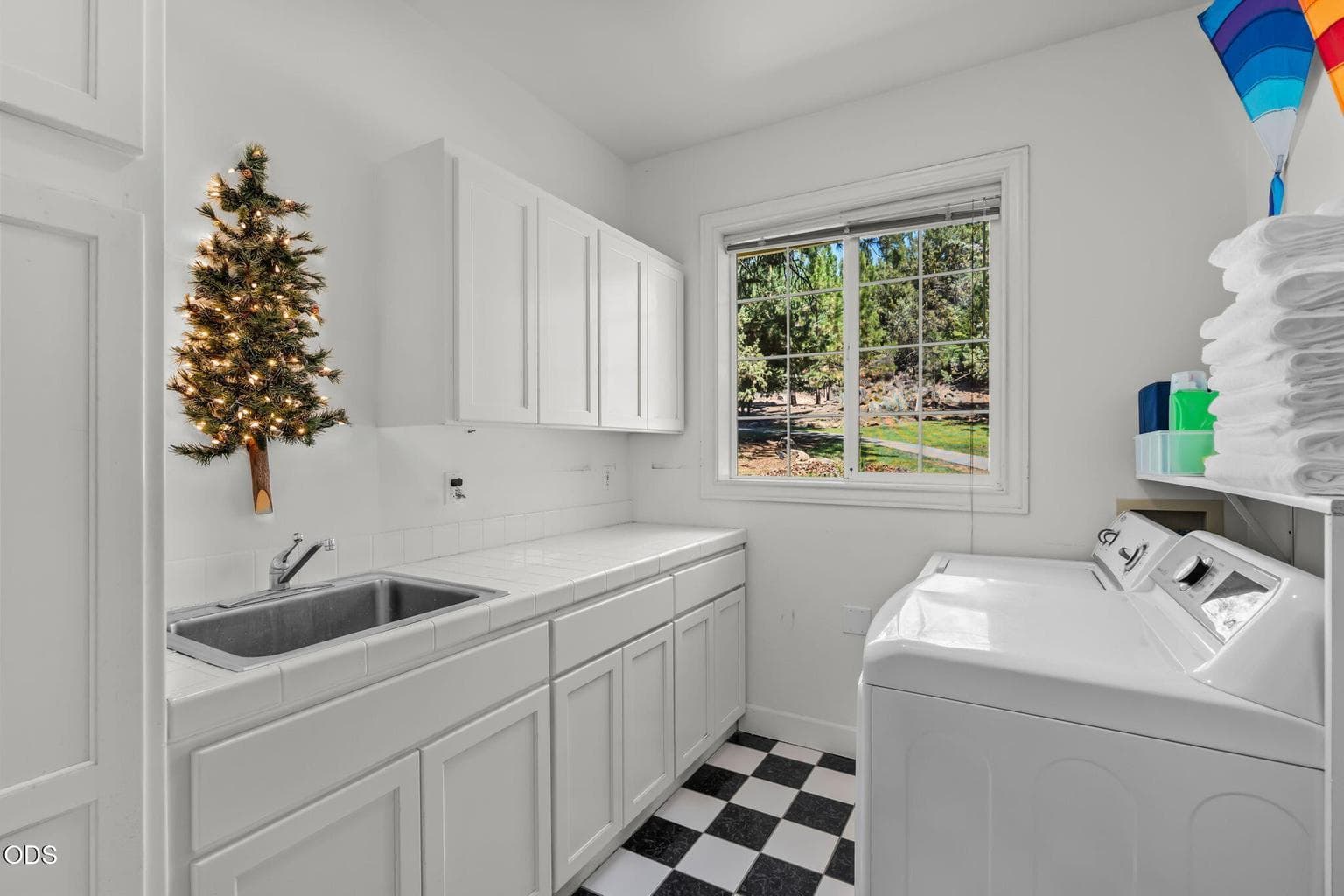 Photo of 1581 NW City Heights Drive 19 of 43