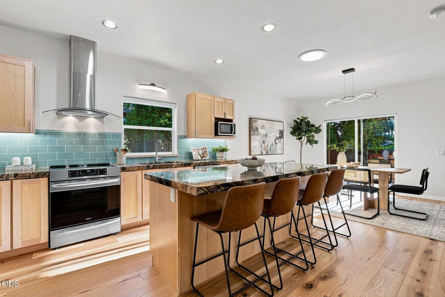 Photo of 1235 NW Fort Clatsop Street 9 of 59