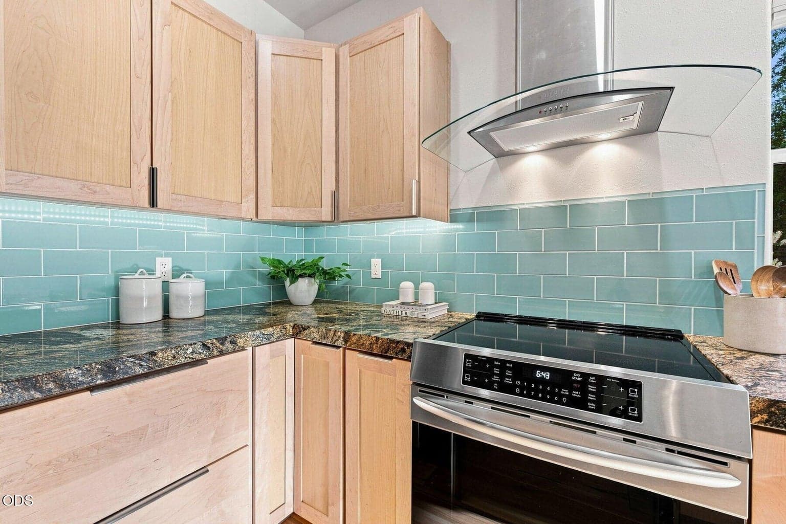 Photo of 1235 NW Fort Clatsop Street 11 of 59