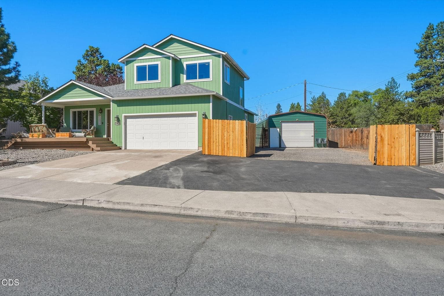 Photo of 2813 NE North Pilot Butte Drive 4 of 42