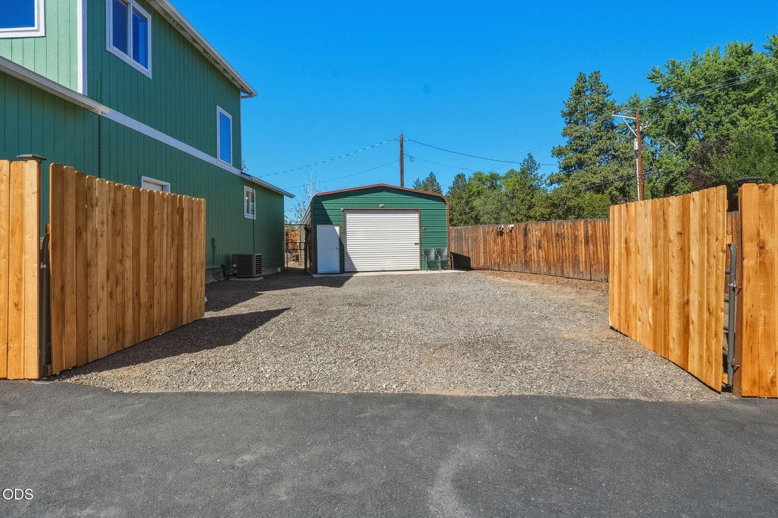 Photo of 2813 NE North Pilot Butte Drive 5 of 42