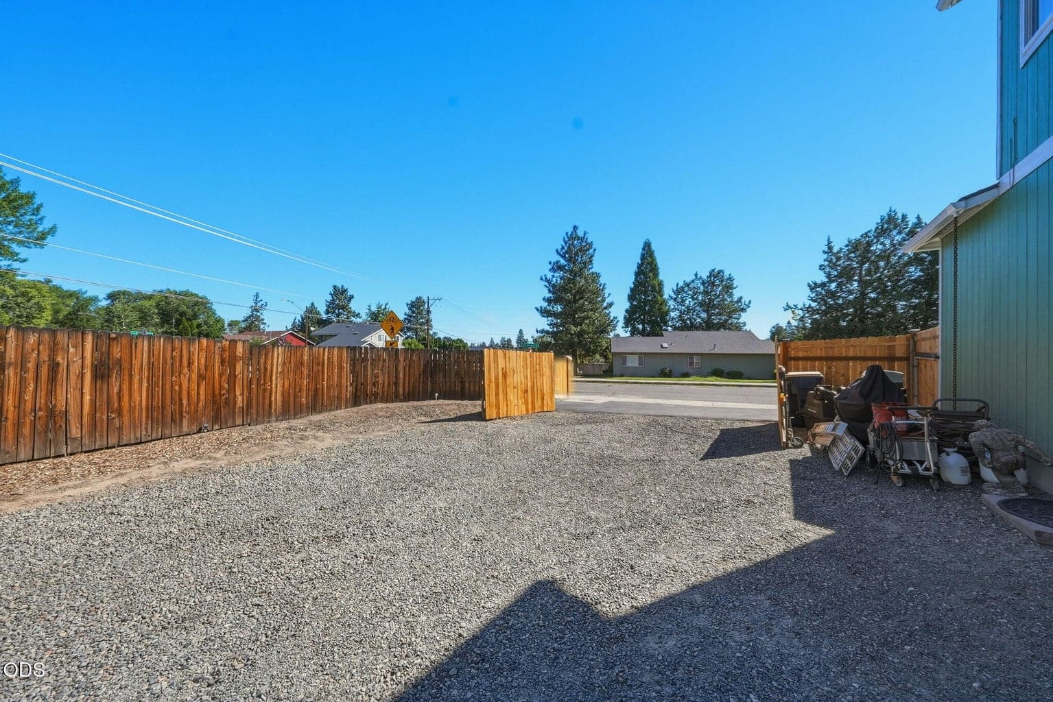 Photo of 2813 NE North Pilot Butte Drive 9 of 42