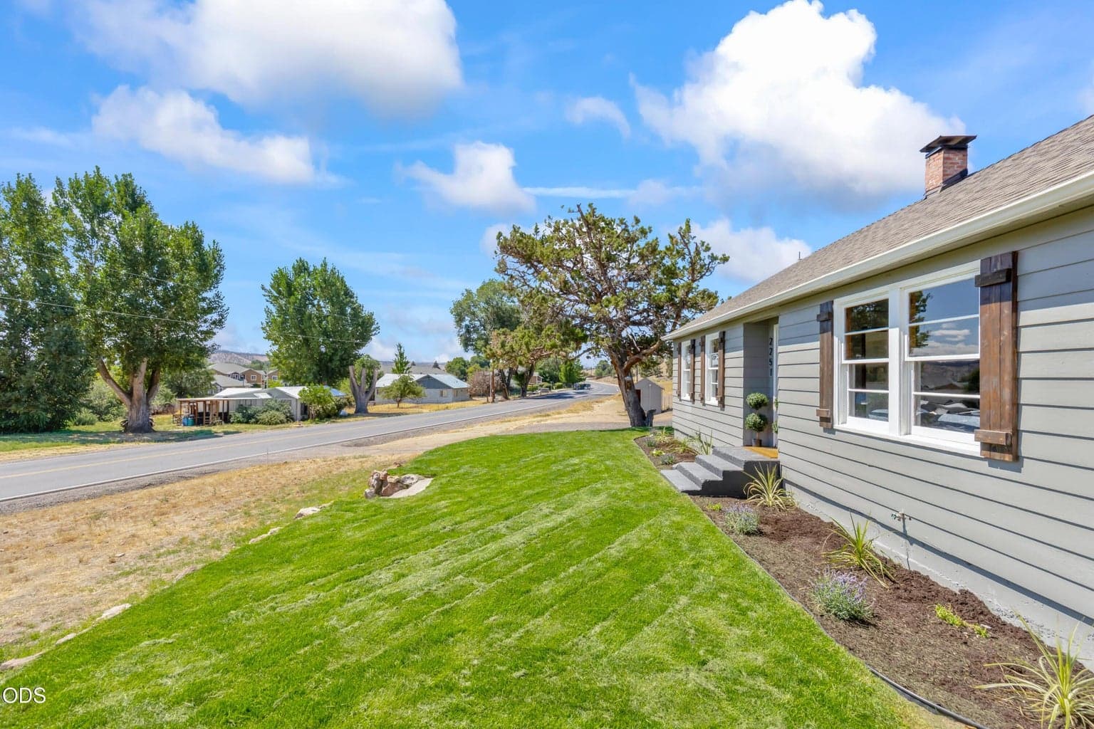 Photo of 2251 Laughlin Road 2 of 31