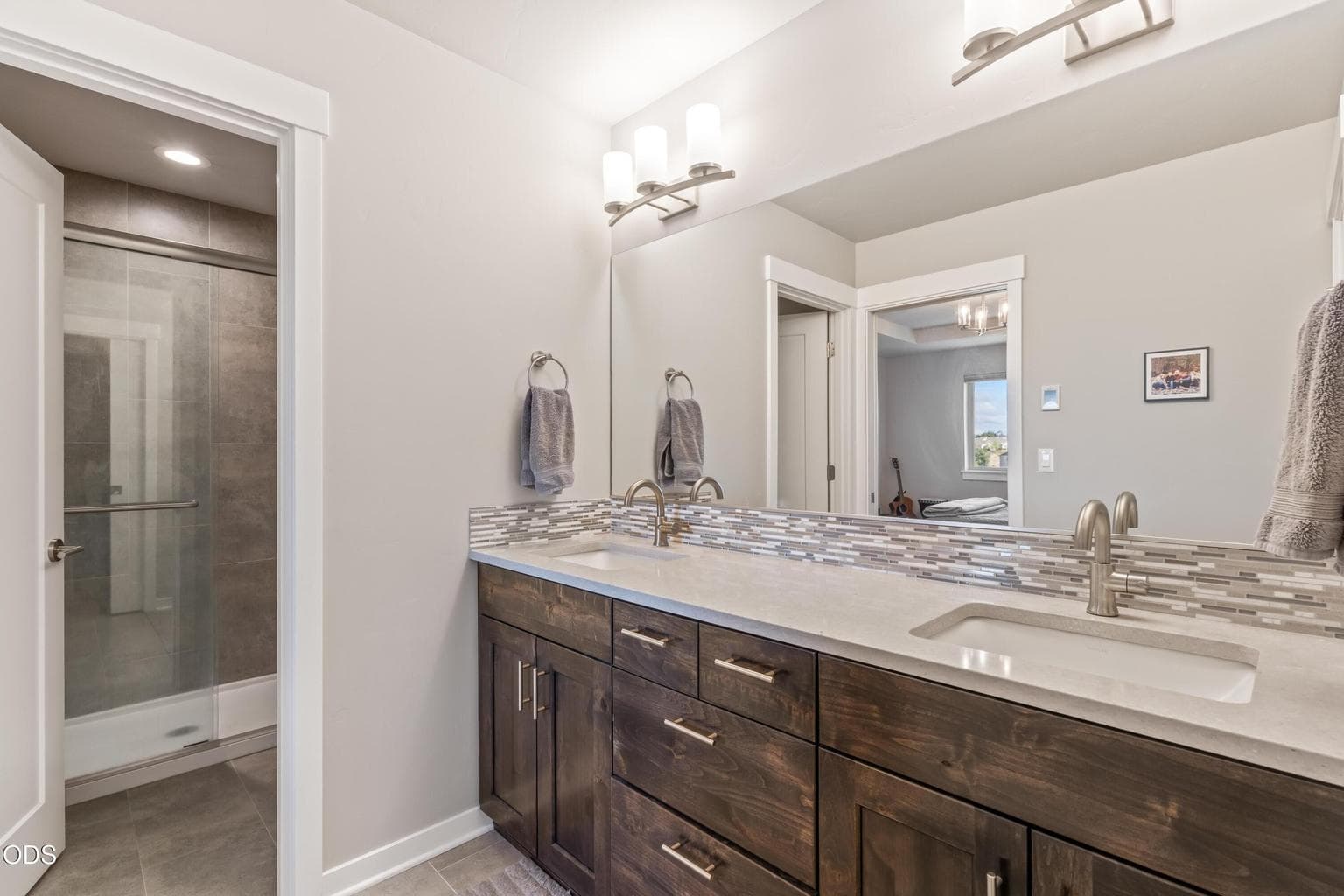 Photo of 1041 Henry Drive 4 of 36