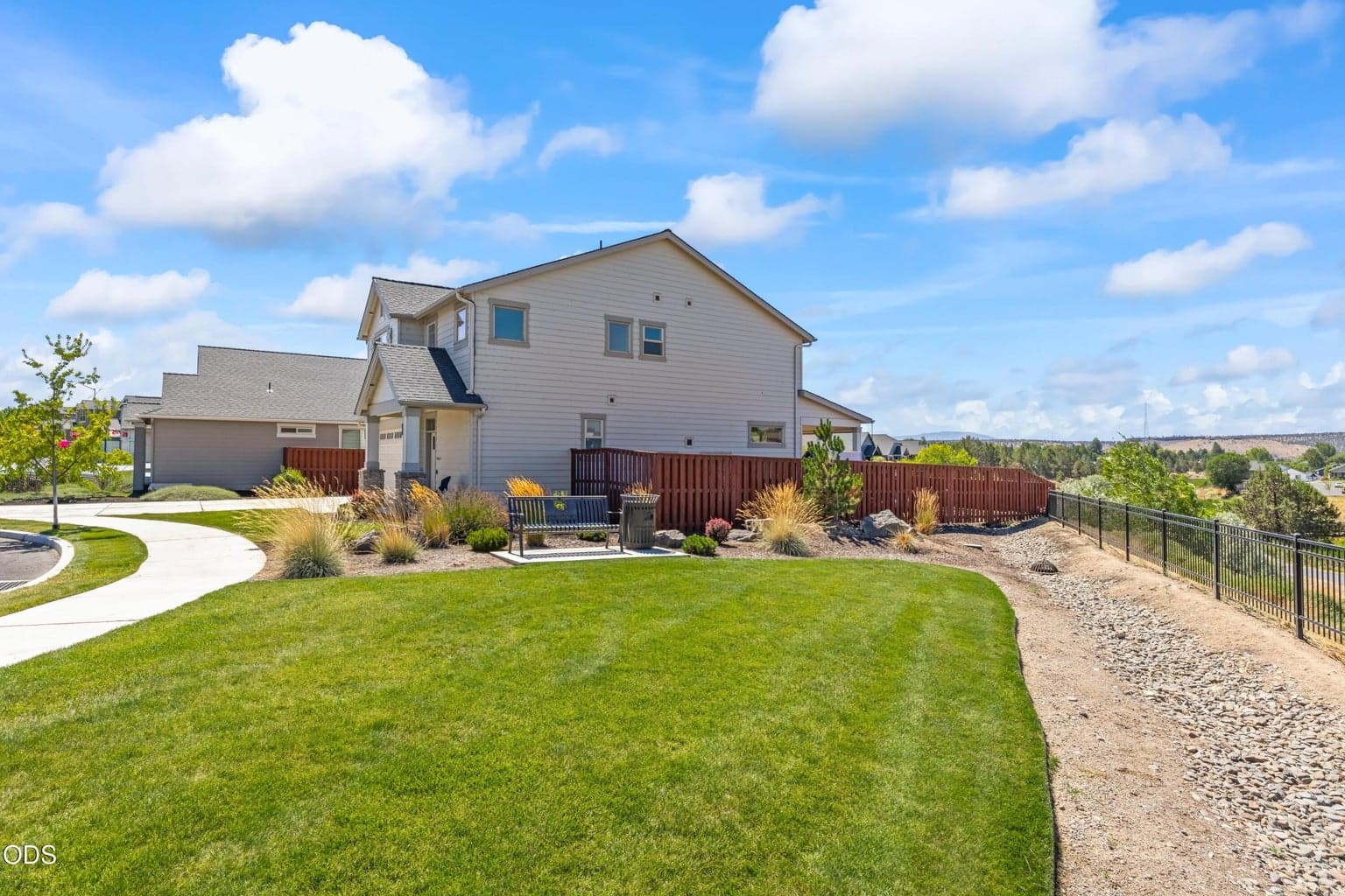 Photo of 1041 NE Henry Drive 29 of 36