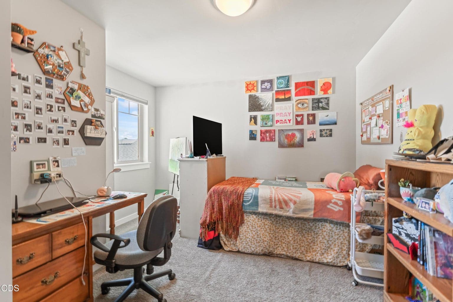 Photo of 1041 NE Henry Drive 15 of 36