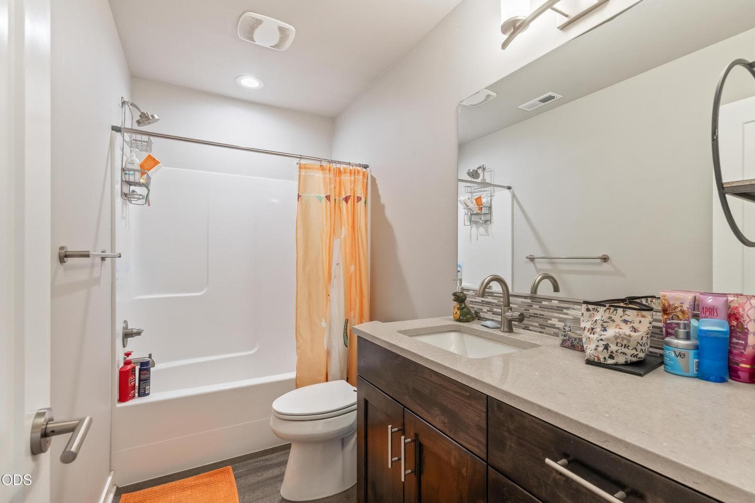 Photo of 1041 NE Henry Drive 17 of 36