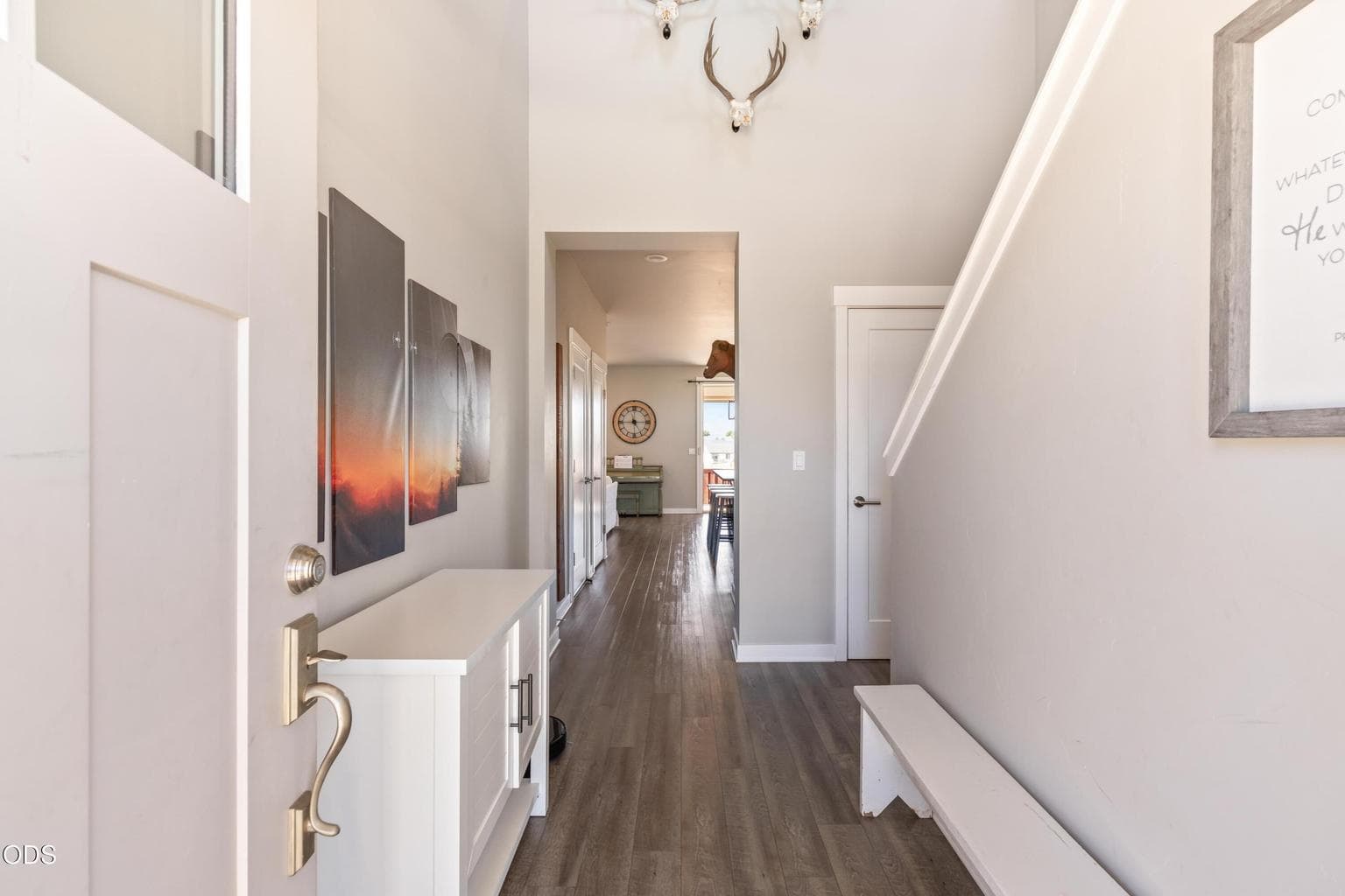 Photo of 1041 Henry Drive 3 of 36
