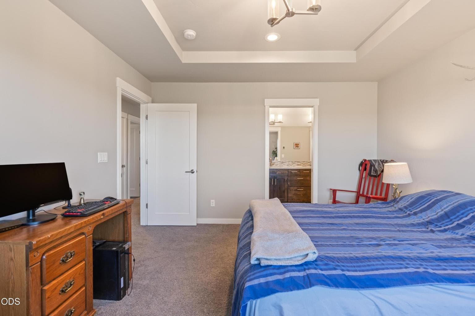 Photo of 1041 NE Henry Drive 13 of 36