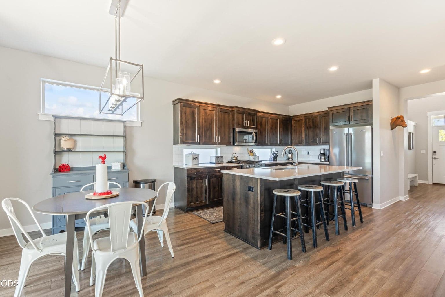 Photo of 1041 Henry Drive 5 of 36