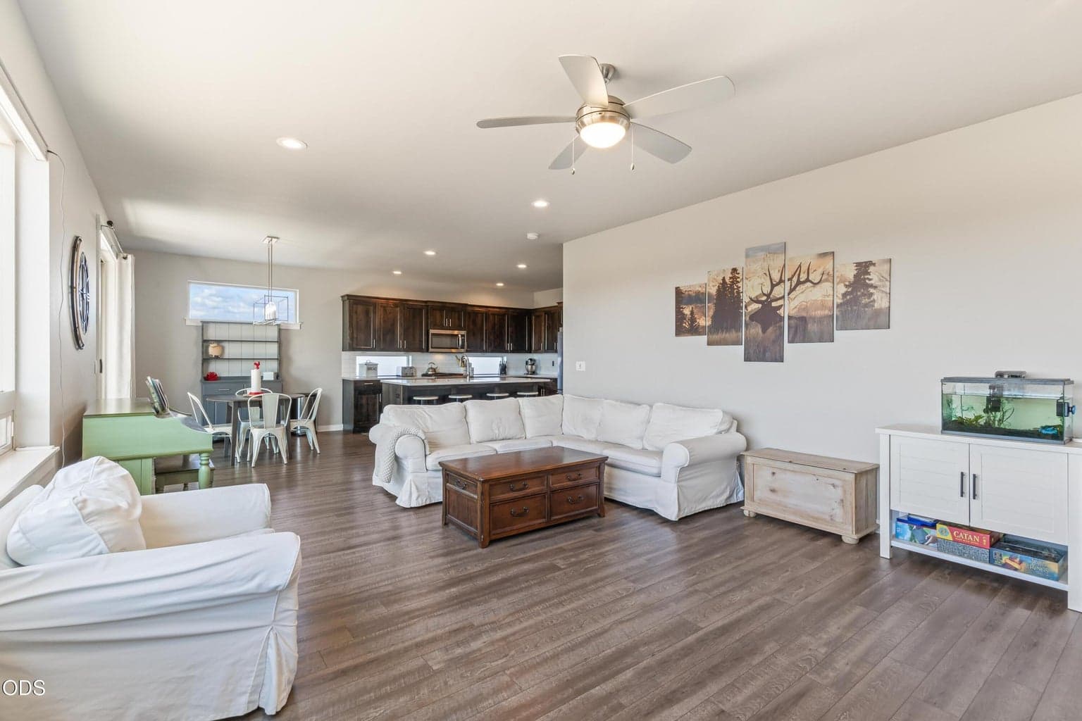 Photo of 1041 NE Henry Drive 10 of 36