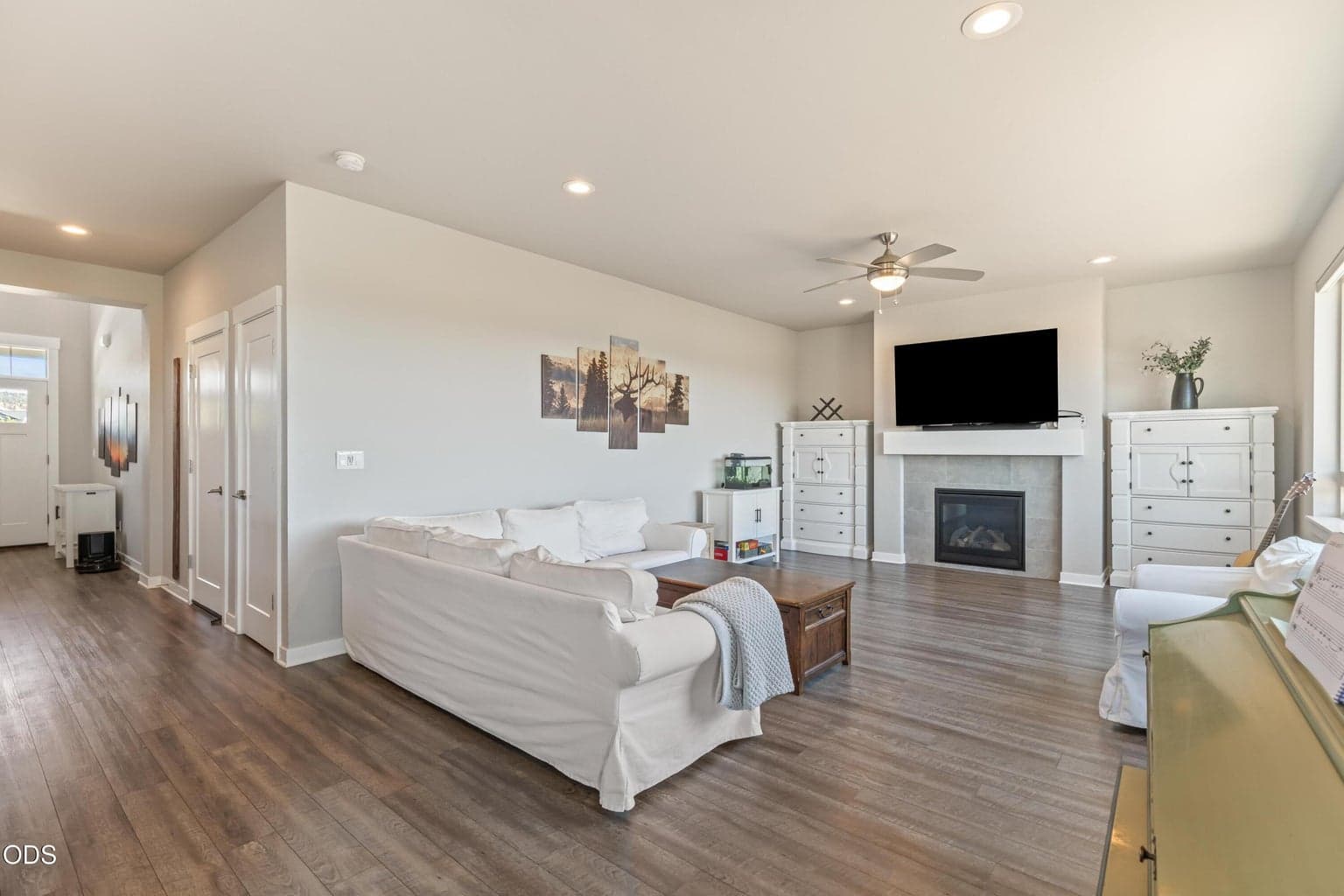 Photo of 1041 NE Henry Drive 9 of 36