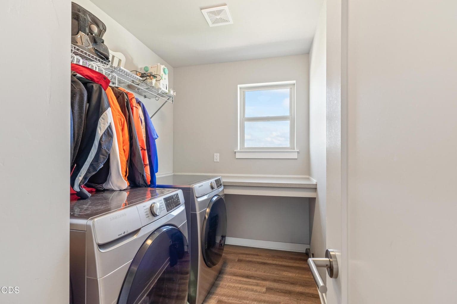 Photo of 1041 NE Henry Drive 23 of 36