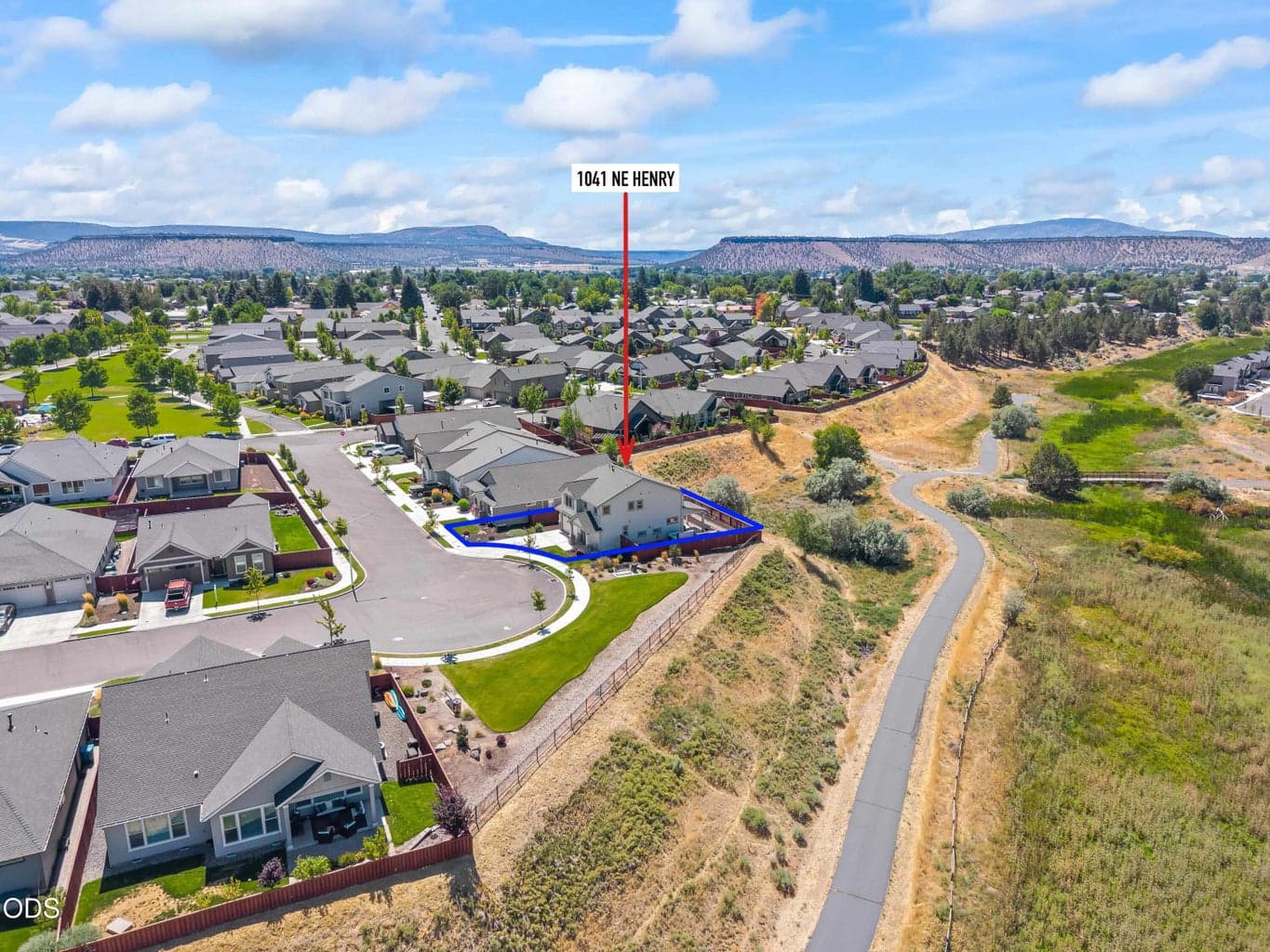 Photo of 1041 NE Henry Drive 32 of 36
